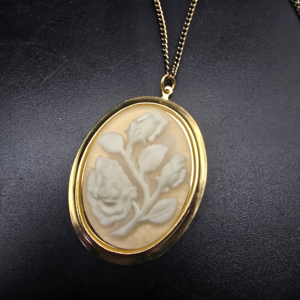 Rose Flower Cameo Style Pendant Necklace Gold Tone Vintage Jewelry
